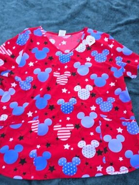 Scrub Top Red Mickey-Print